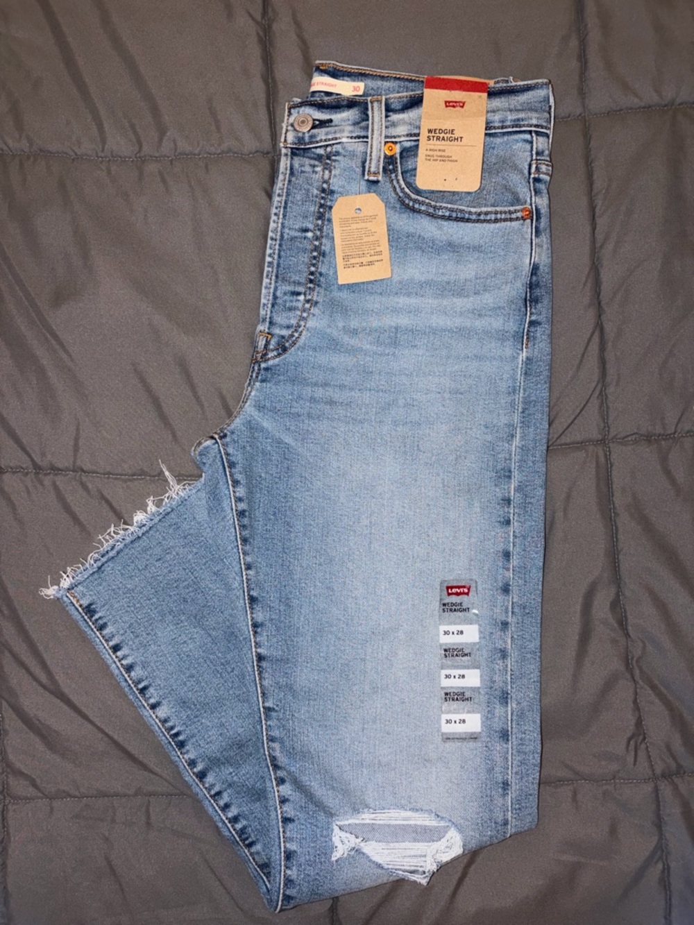 Levi’s Wedgie Straight-Leg High-Rise Cropped Ripped Jeans size 30x28 NWT